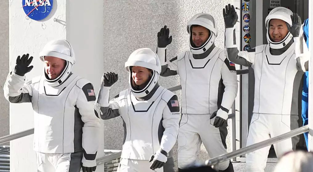 NASA Astronauts' Evacuate from the Space Station