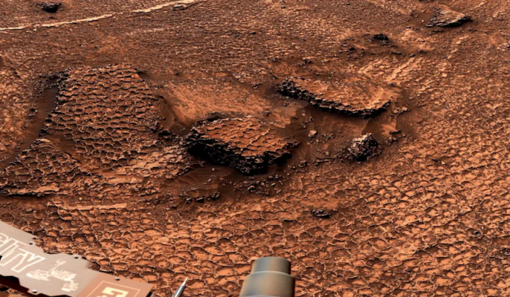 NASA's Curiosity Mars Rover Discovers Field of Honeycomb Textures